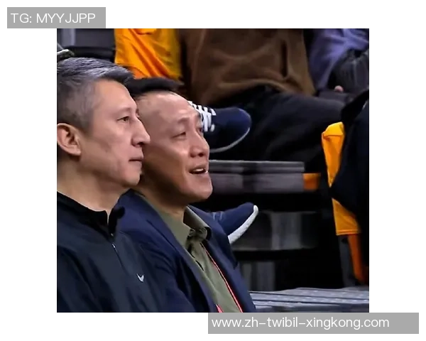 探听敌情!杜锋现场观战四川和浙江竞赛 一旁还有郭士强